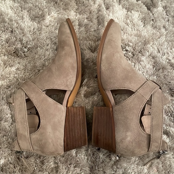 NORDSTROM CALSON genuine suede bootie - Picture 9 of 9